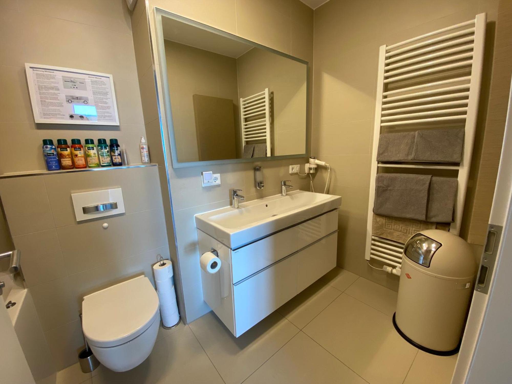 Alpen-Panorama Suite - Einzigartige Privatsuite Hoch Ueber Muenchen, 12Tes Og, Alpenblick, Loggia, Whirlpool, 15 Minuten Zum Zentrum, Ruhe Und Erholung In Der Stadt Muenchen Fuer Privat Und Geschaeftlich Reisende Extérieur photo